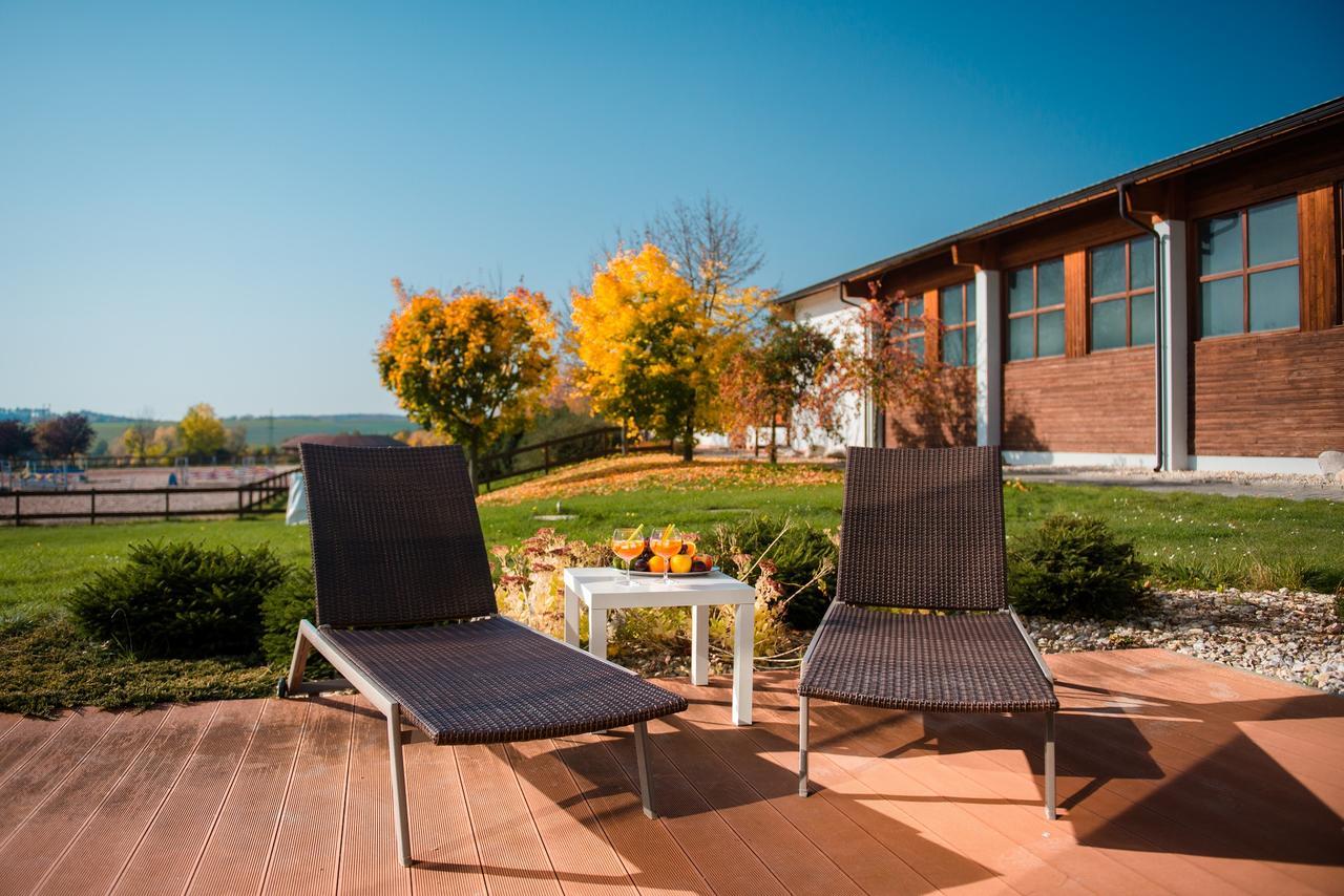Velichovky K-Triumf Resort מראה חיצוני תמונה