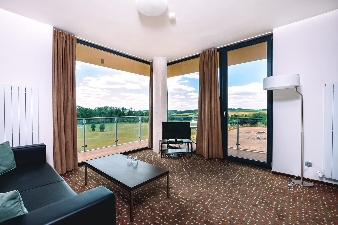 Velichovky K-Triumf Resort מראה חיצוני תמונה