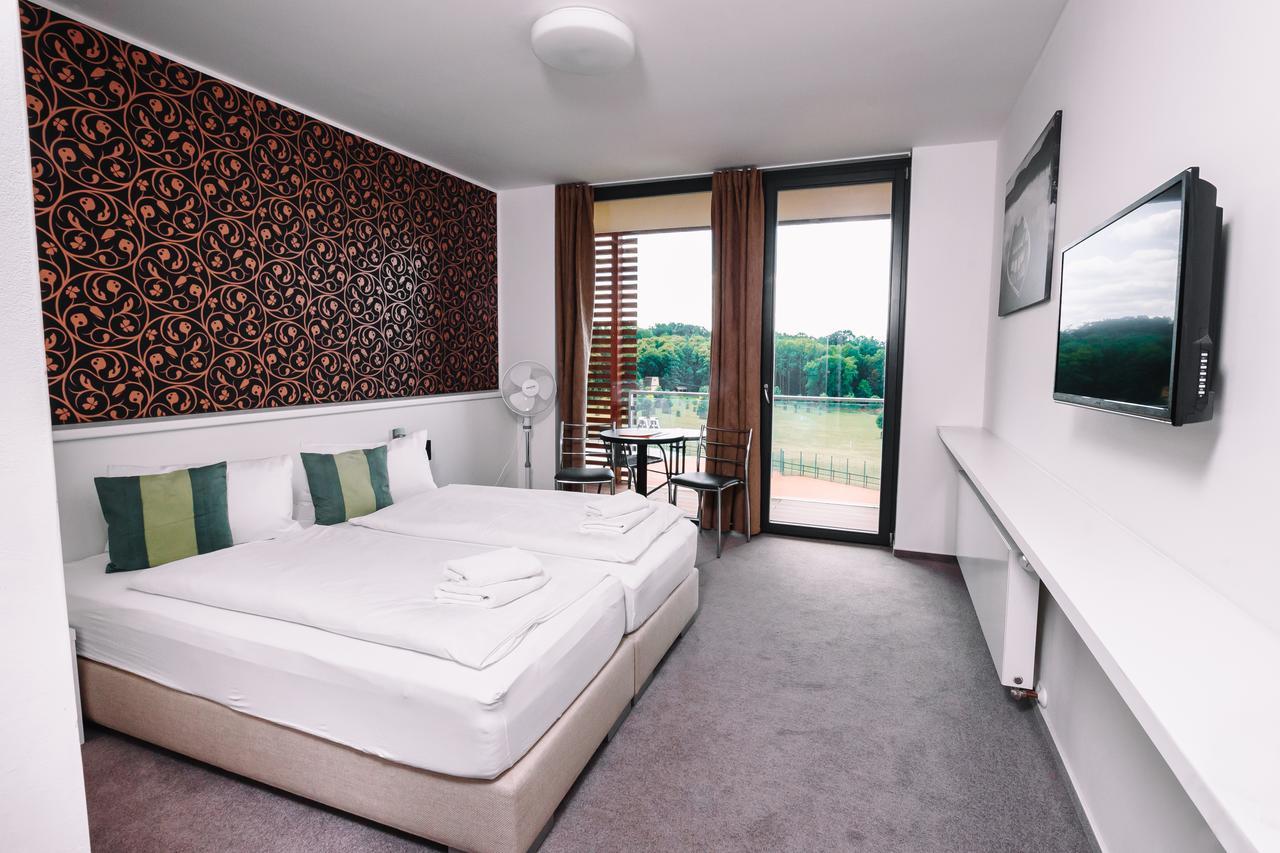 Velichovky K-Triumf Resort מראה חיצוני תמונה