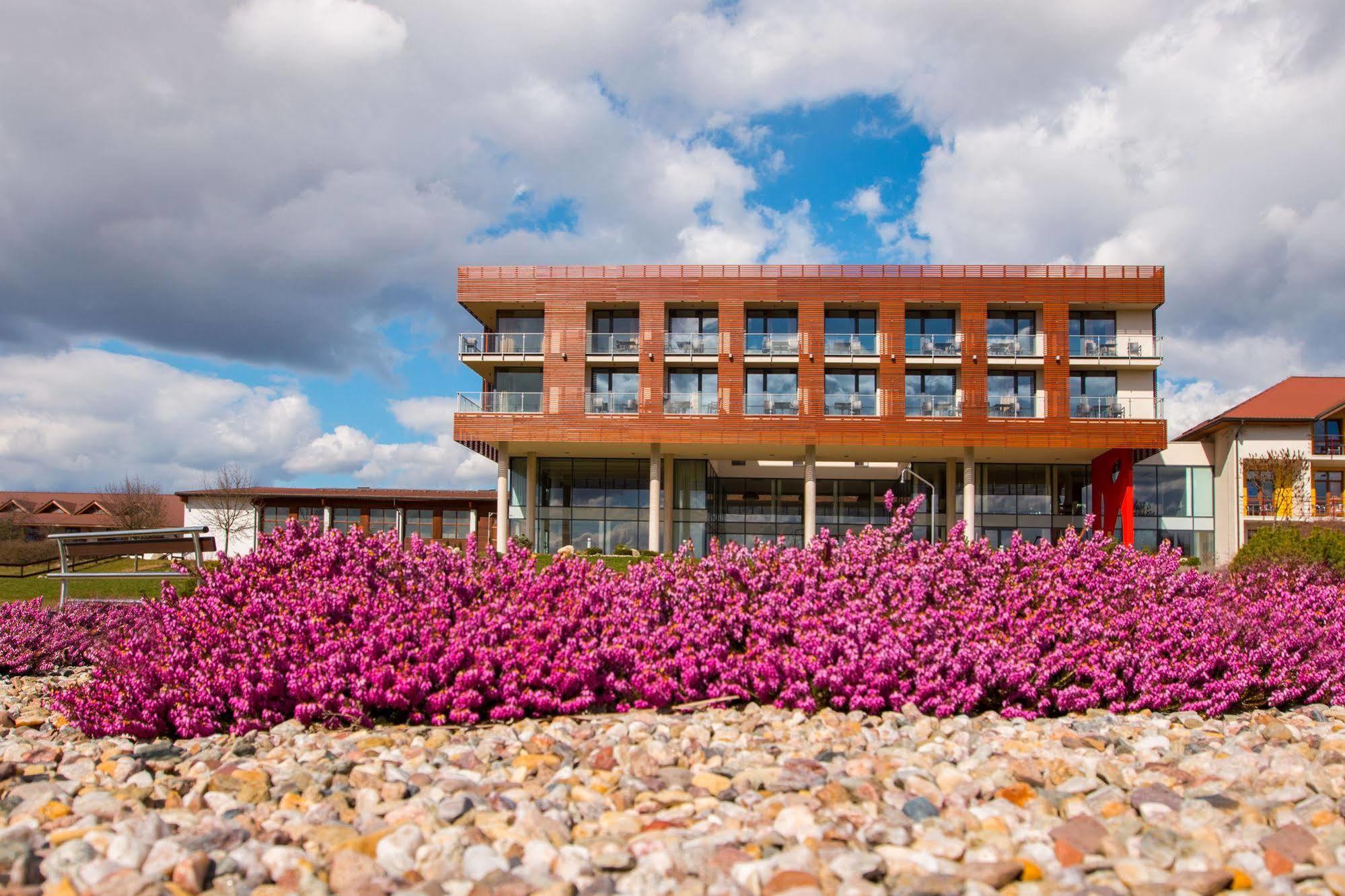 Velichovky K-Triumf Resort מראה חיצוני תמונה