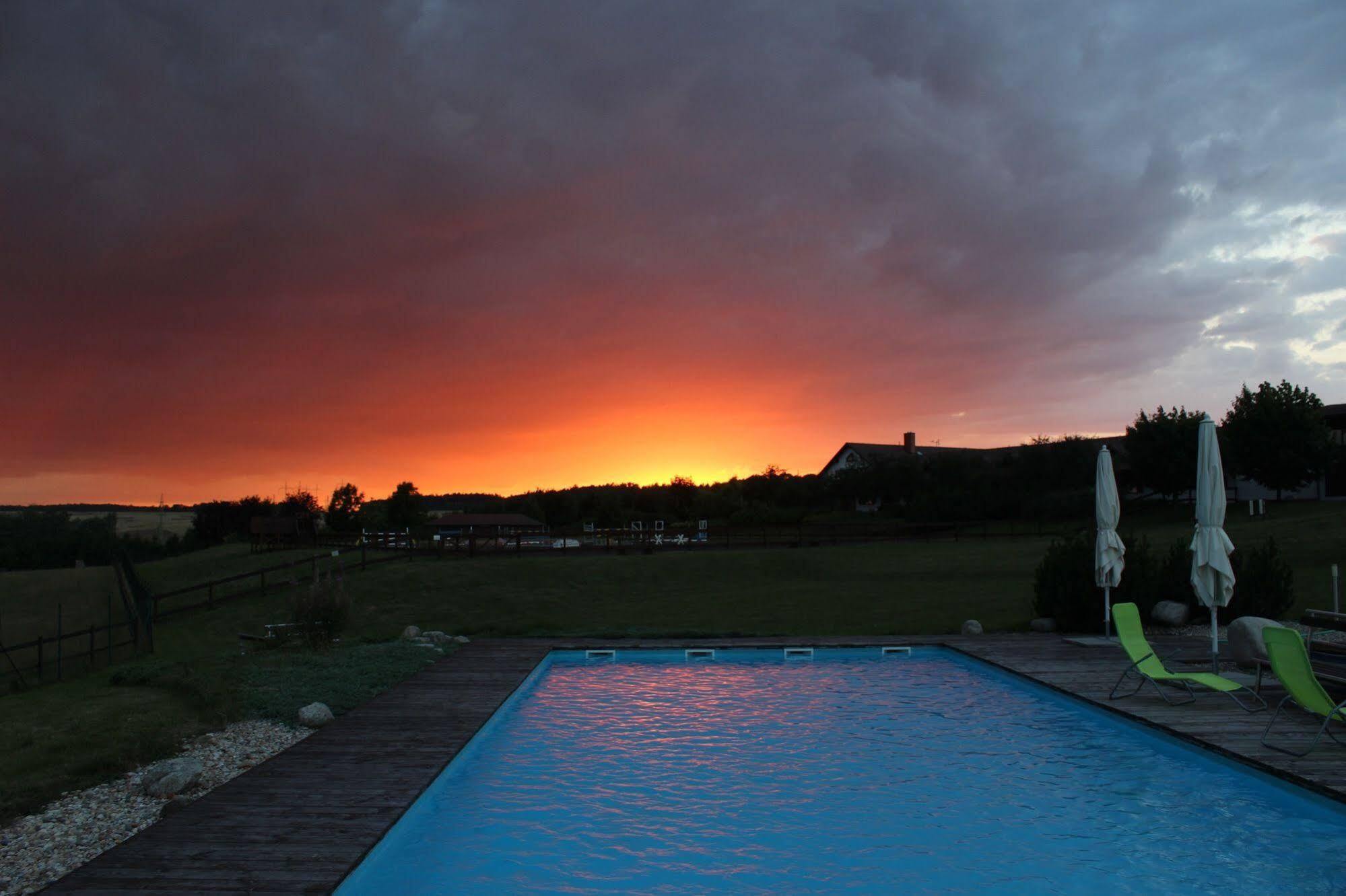 Velichovky K-Triumf Resort מראה חיצוני תמונה